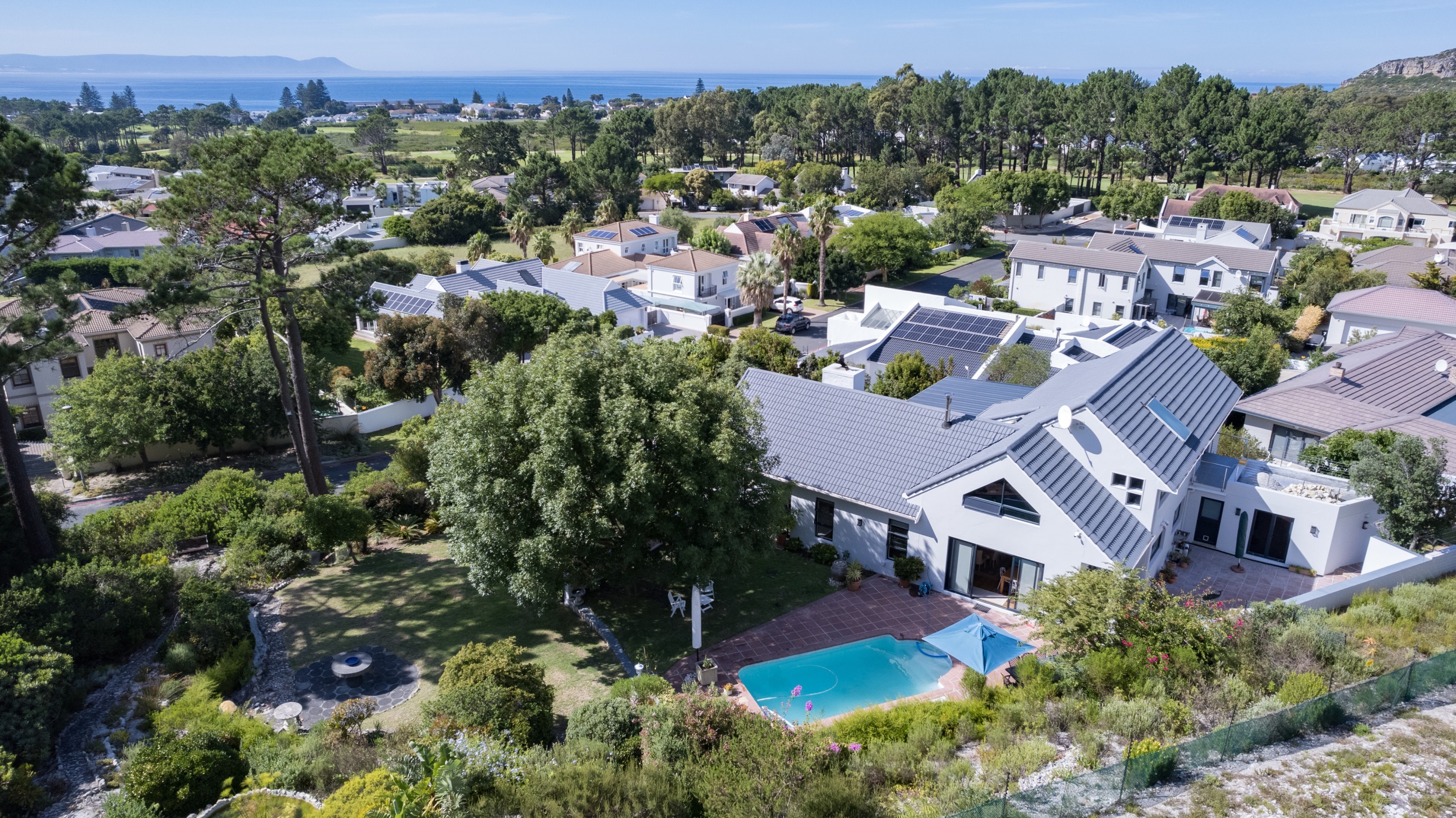 Moving from Joburg to Cape Town? Here’s your no-nonsense guide Moving from Joburg to Cape Town? Here’s your no-nonsense guide