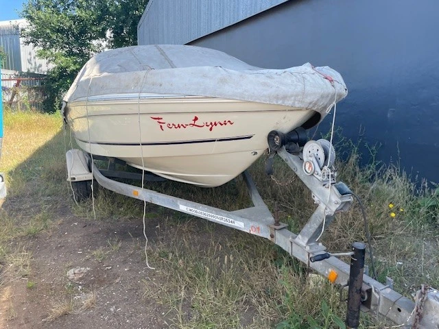 Motor boat Searay