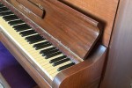 Upright piano