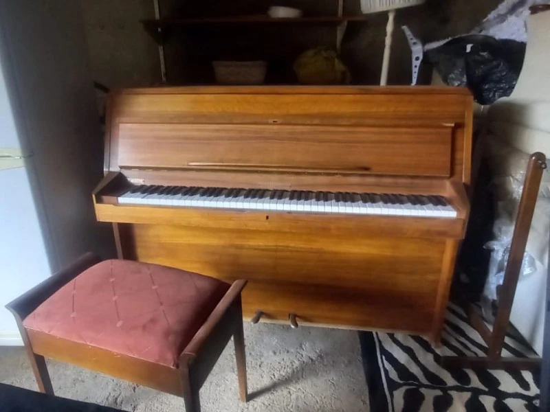 R Muller upright piano