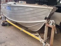 Motor boat quintrex 520