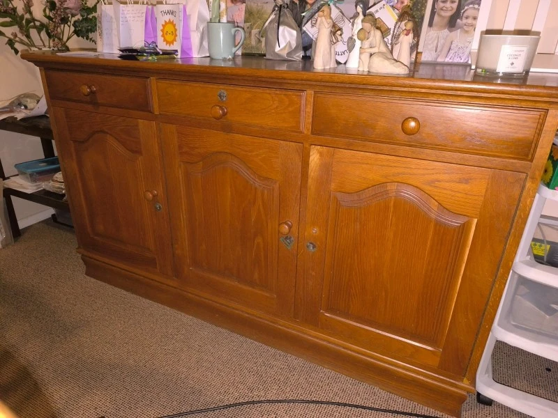 6 dining chairs, Vintage sewing cabinet and machine, Sideboard