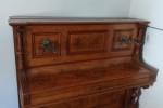 Upright piano
