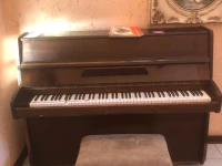 Standard upright piano