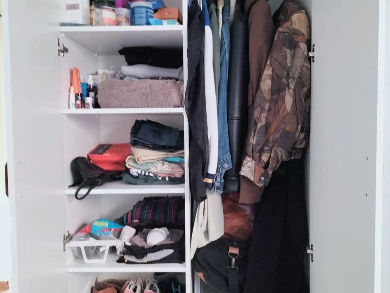 Bed, Shelf, Bedside drawer, Bedsidedrawer, Mirror, Clothing