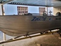 Motor boat quintrex 520