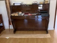 Upright piano