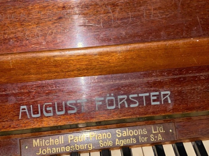 Guterman uprifht steel frame antique piano