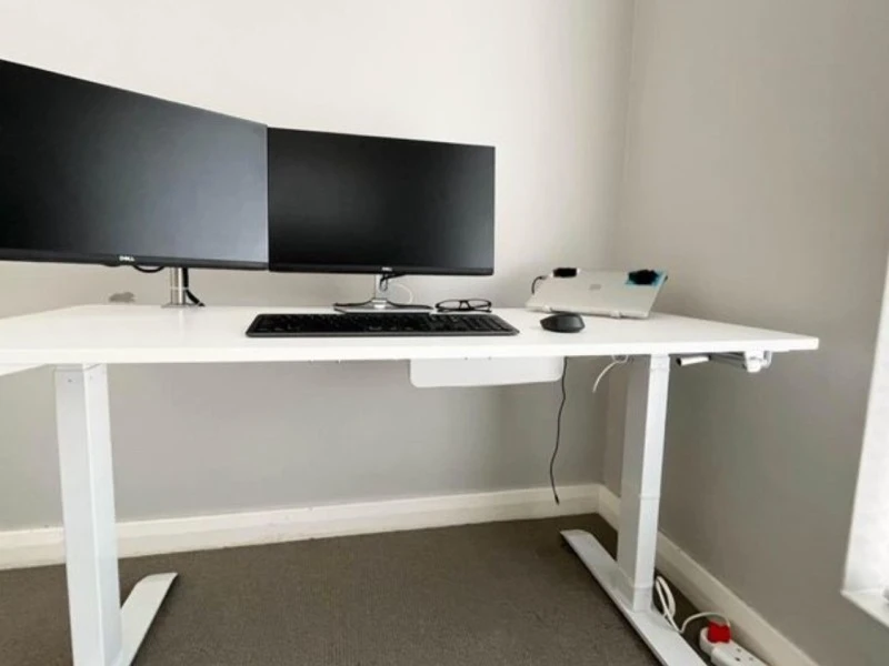 Computer Desk +-1,8m long