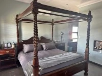 King size bed