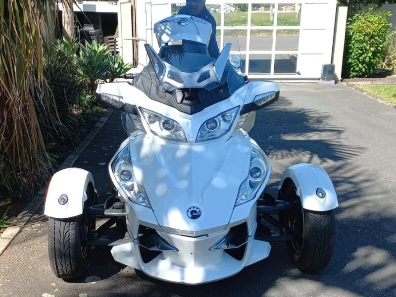 Motorcycle Canam spyder