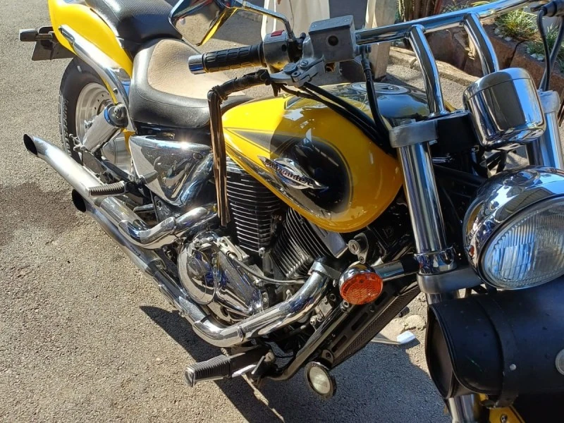 Motorcycle Suzuki 800cc Marauder 2000 model