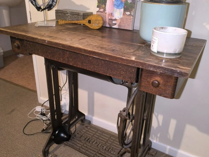 6 dining chairs, Vintage sewing cabinet and machine, Sideboard