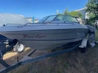 Motor boat Searay