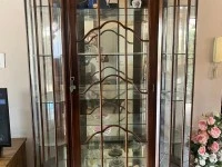 Glass display cabinet