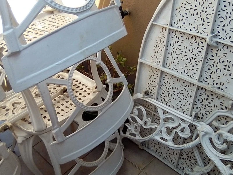 Wraught iron patio set 9 piece, wraught iron chairs x 8