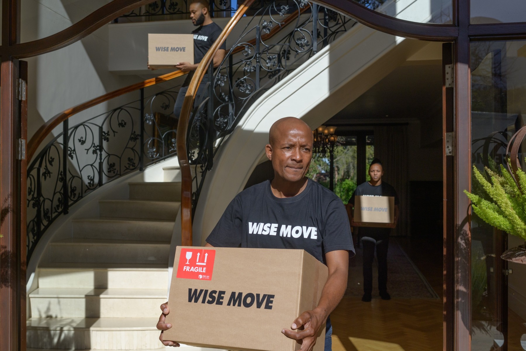 Professional moving teams working together to make the move smooth