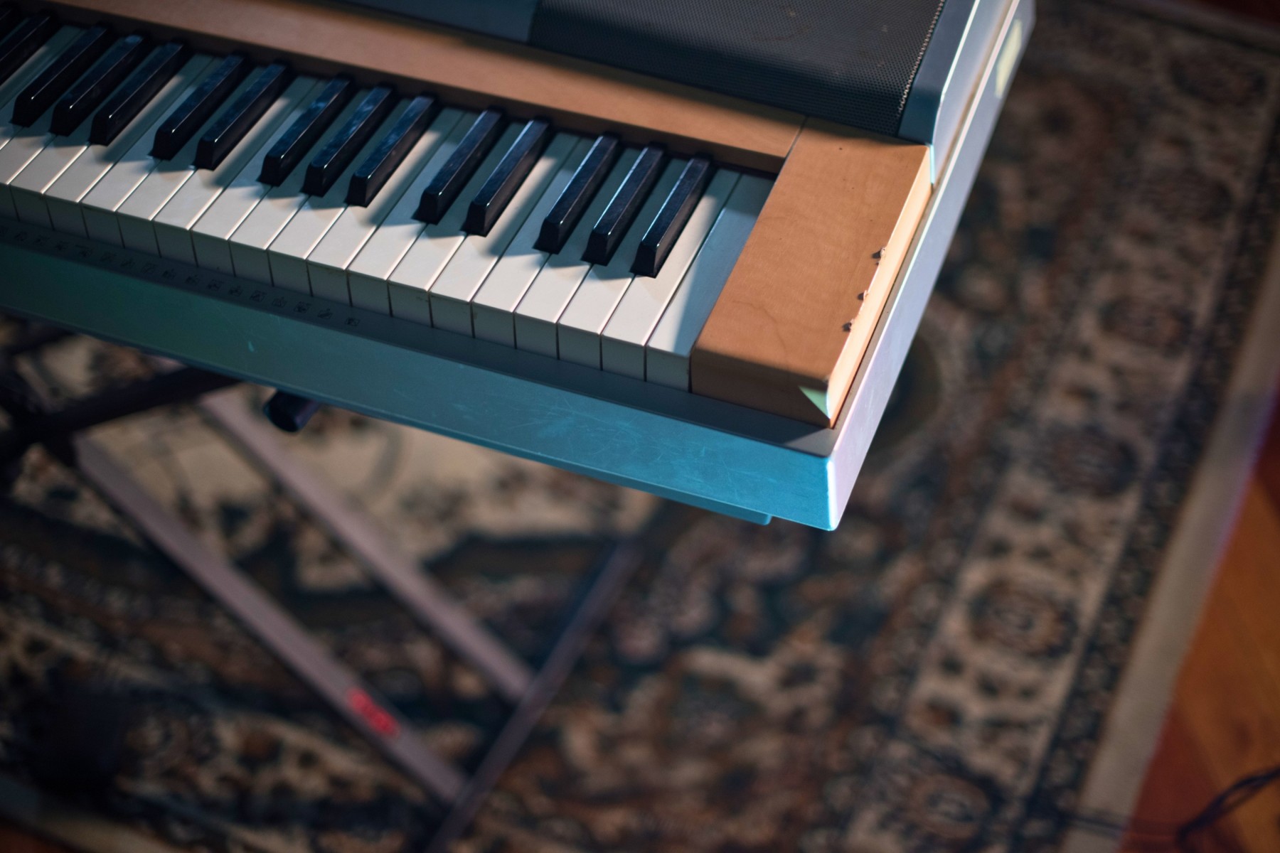 A compact digital piano for beginner